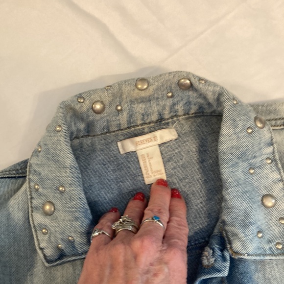 Forever 21 distressed blue jean jacket size S - Picture 6 of 13